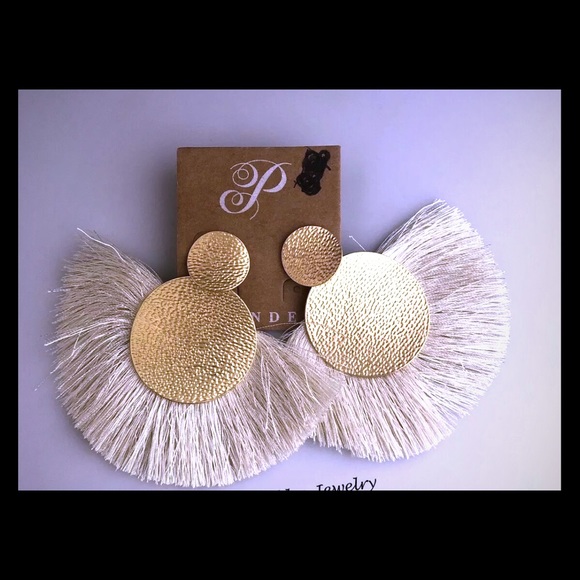 Plunder Jewelry - Plunder vanilla earrings gold hammered disc